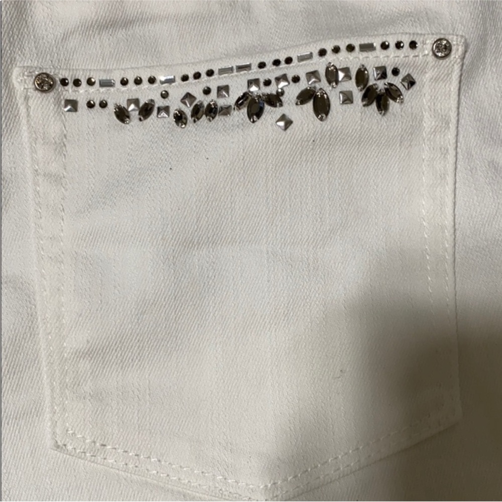 White House Black Market White Denim Shorts Rhinestone Cuffed Hem Sz 2 no flaws - Picture 5 of 12